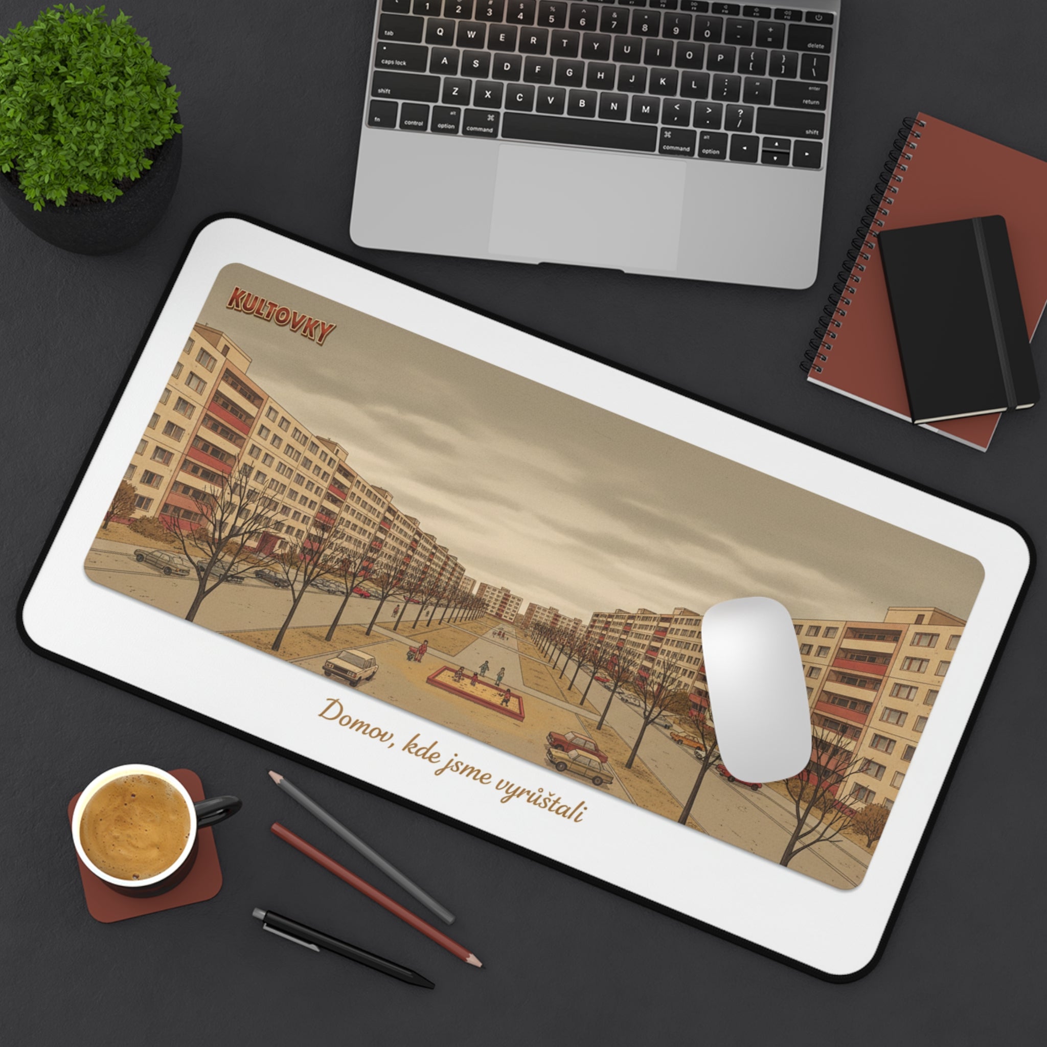 Kultovky: Domov, kde jsme vyrůstali — Retro podložka na stůl (Desk Mat)